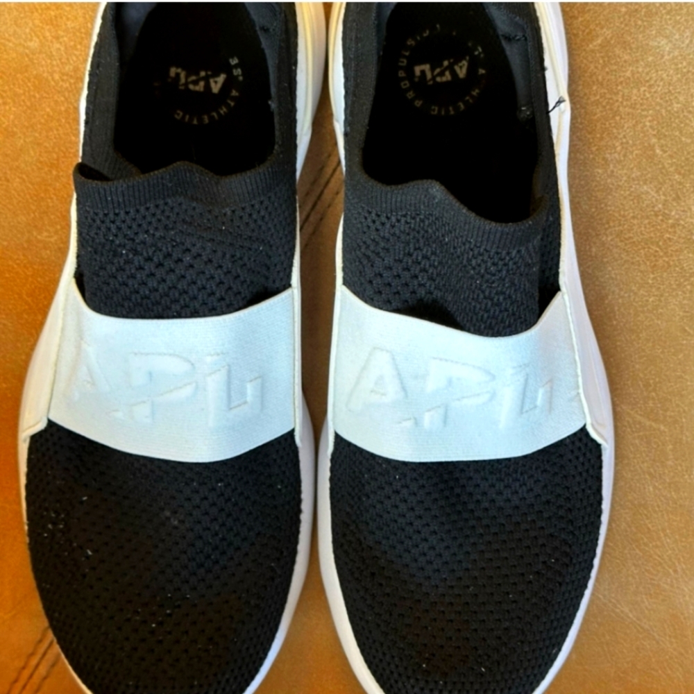 APL women sneakers